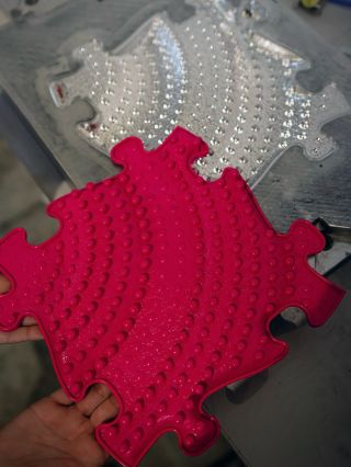 🧩 Každá MUFFIK podložka je unikát a svým jedinečným povrchem pozitivně působí nejen na naše plosky, ale na celé tělo. ✅...