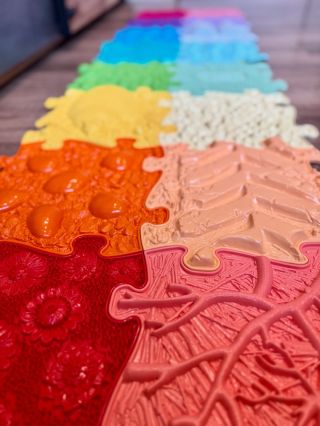 Také vám duha na obloze vždy vykouzlí úsměv na tváři? 😍 A co teprve dvojitá duha! 🌈🌈 Které fandíte vy? 🧩 Sytým barvám nebo...