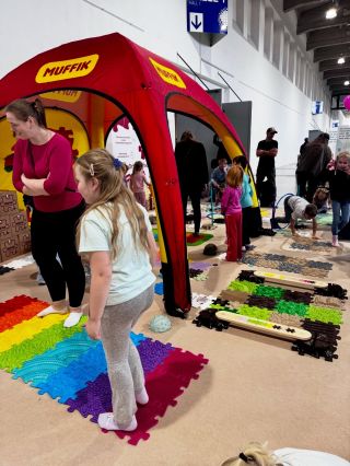 Zdravíme z veletrhu Spielraum 2025 v Drážďanech! 🇩🇪 I dnes zde představujeme naše funkční ortopedické podložky pro všechny...